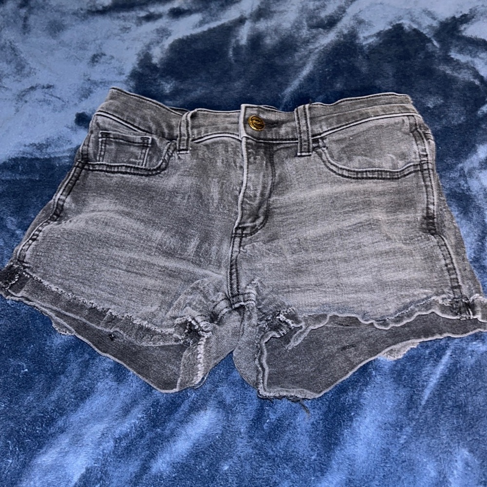 Hollister low rise black jean short size: small